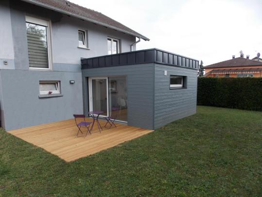 Extension maison bois avec accès terrasse bois